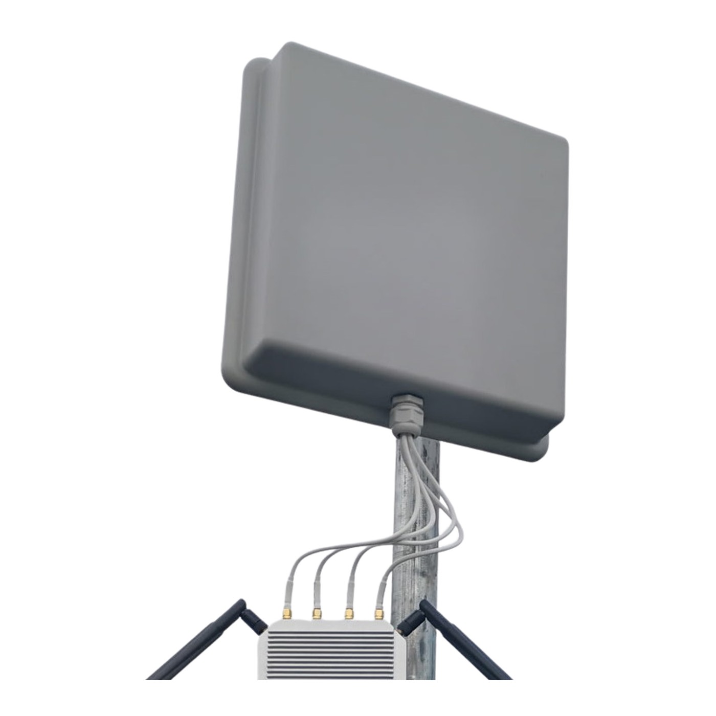 HBE-5G 4X4 MIMO antenna mounted on a pole above an HBE-5G outdoor router