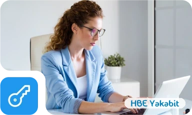 A user working from a laptop on the HBE Yakabit Softphone